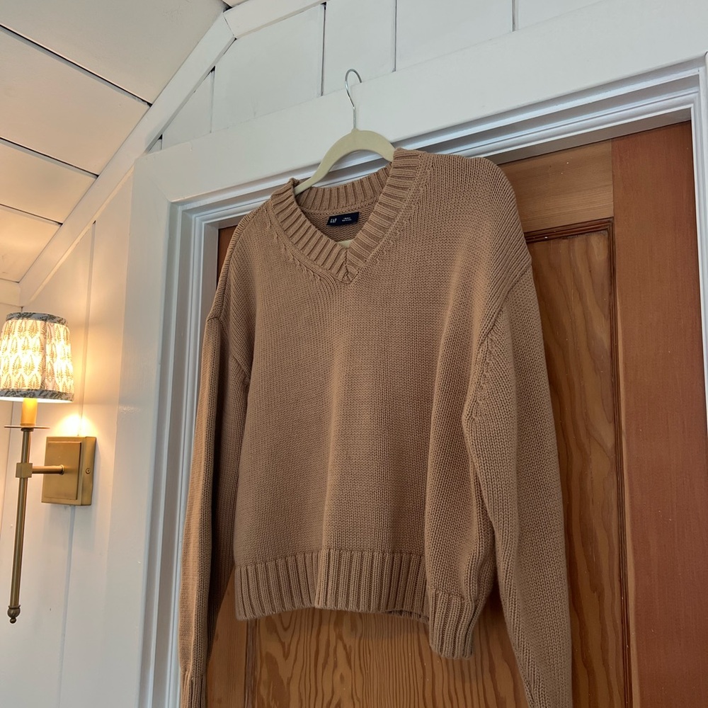 Gap sweater